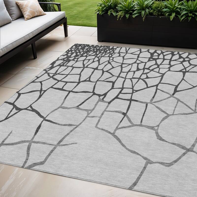 HomeRoots Abstract Transitional Rectangle Outdoor Rug - 5' X 8'