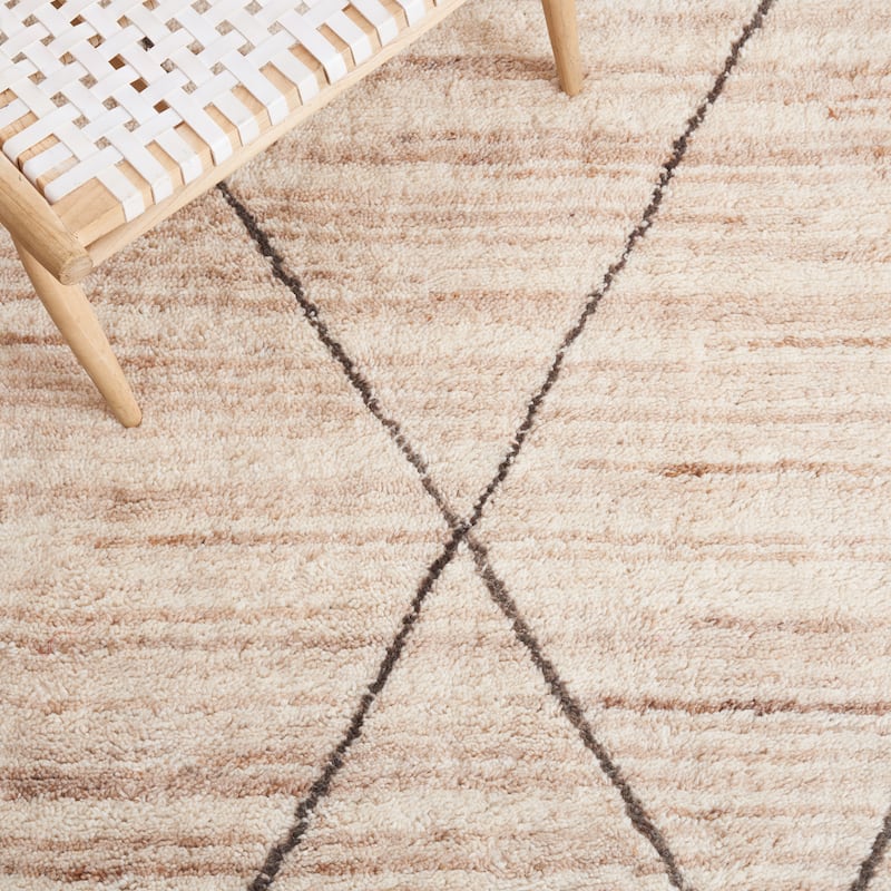 SAFAVIEH Handmade Casablanca Ljiljanka Wool Rug