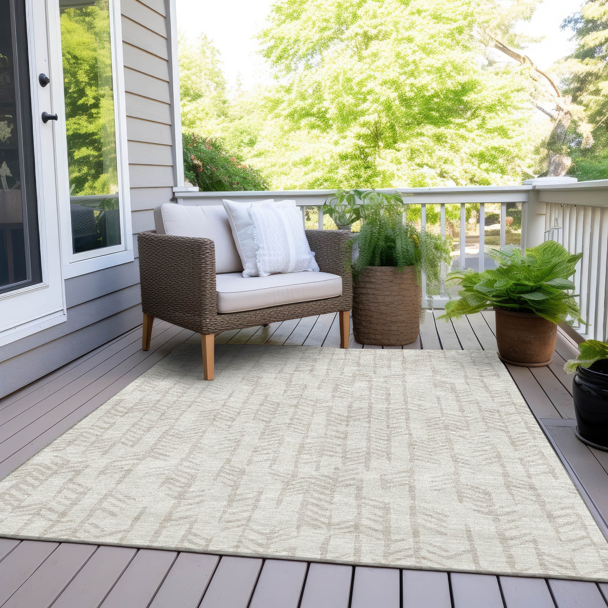 Machine Washable Indoor/ Outdoor Chantille Modern Arrows Rug