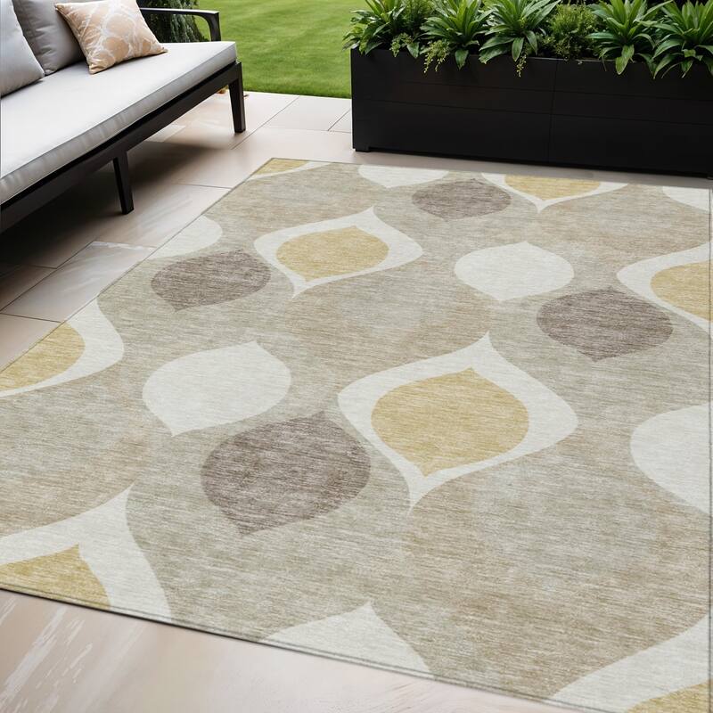 HomeRoots Ogee Transitional Rectangle Outdoor Rug - 5' X 8'