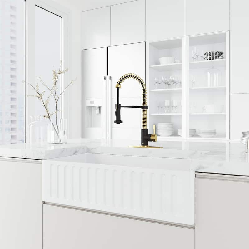 VIGO Edison 19" H Single Handle Pull-Down Sprayer Kitchen Faucet