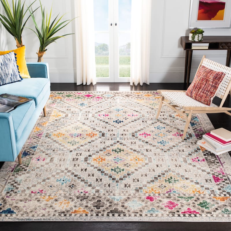 SAFAVIEH, Madison Hortensia Boho Diamond Distressed Rug