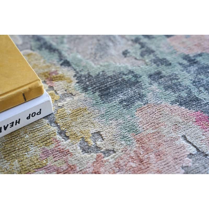 EXQUISITE RUGS Floor Art Hand-knotted Bamboo Silk Silver/Blush Area Rug.