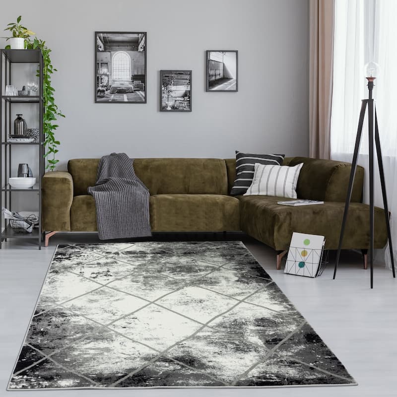 Samos Collection Distressed Trellis Area Rug