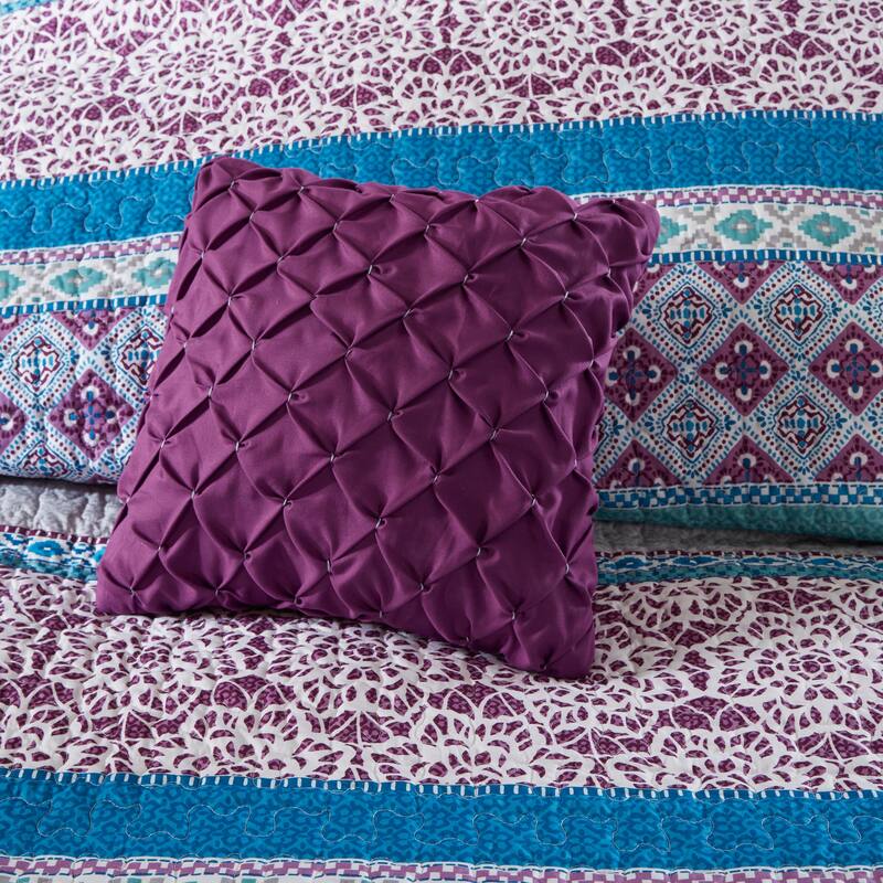 Intelligent Design Adley Reversible Quilt Set with Throw Pillows