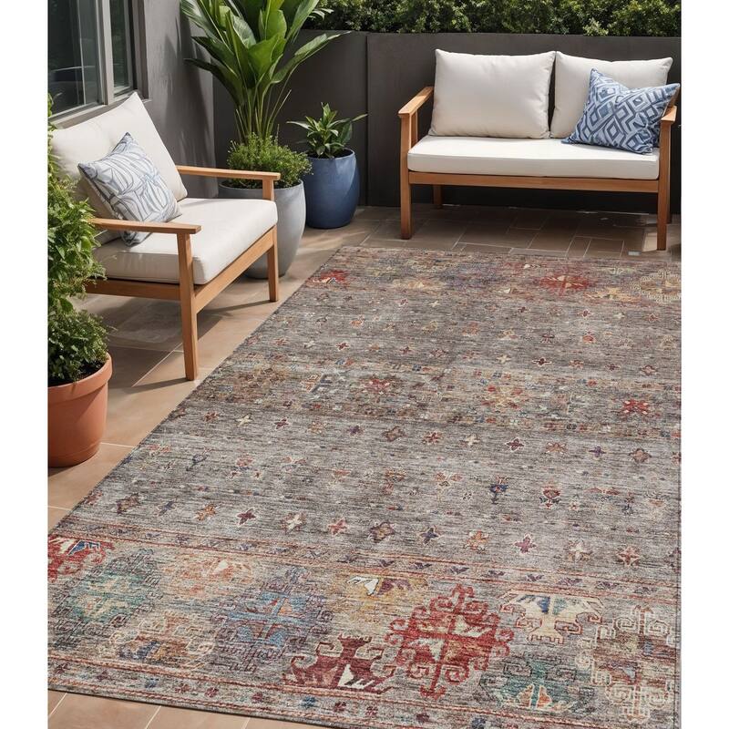 HomeRoots Floral Transitional Rectangle Outdoor Rug - 5' X 8'