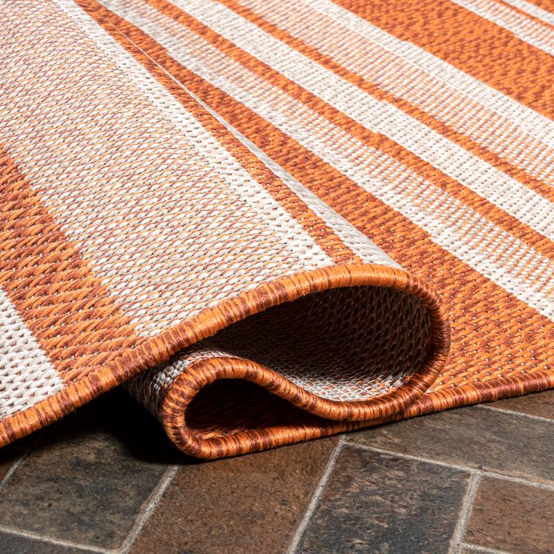 JONATHAN Y Chevron Wavy Stripe Modern Indoor/Outdoor Area Rug