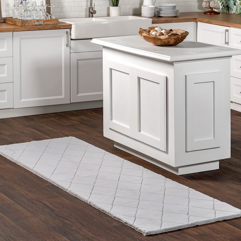 Nuloom Amy SuperiorWash Casual Faux Rabbit Machine Washable Area Rug - 2' 6" x 8' - Silver - Runner