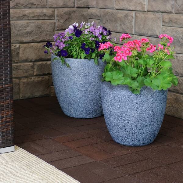 https://ak1.ostkcdn.com/images/products/is/images/direct/599f52aee3115dc07ba783fb533ccdff3411a0d4/Sunnydaze-2-Piece-Fiber-Clay-Round-Planter---12-Inch-%26-15-Inch-Pots---Gray.jpg?impolicy=medium
