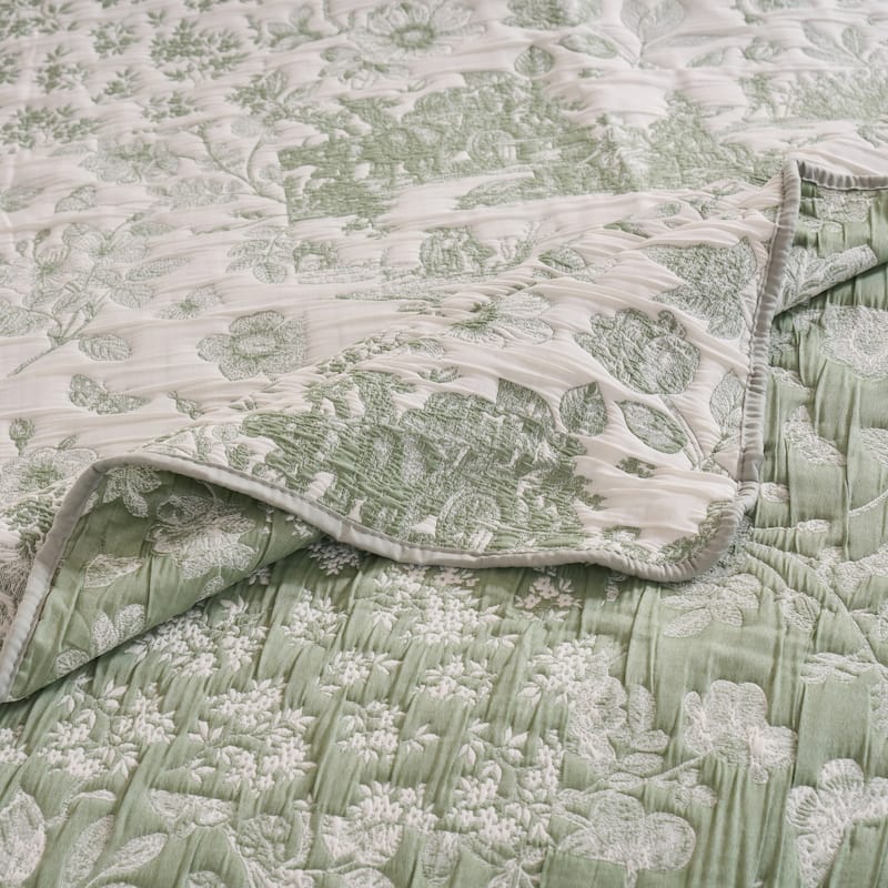 Greenland Home Fashions Patchwork Toile Jacquard Woven Reversible Matelassé Throw Blanket