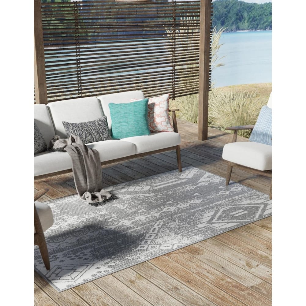 Outdoor Ogooplario Collection Area Rug