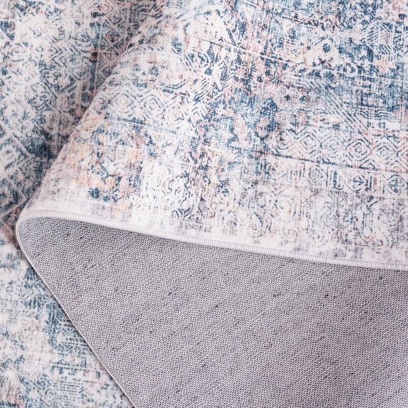 SAFAVIEH Santa Monica Linna Traditional Rug