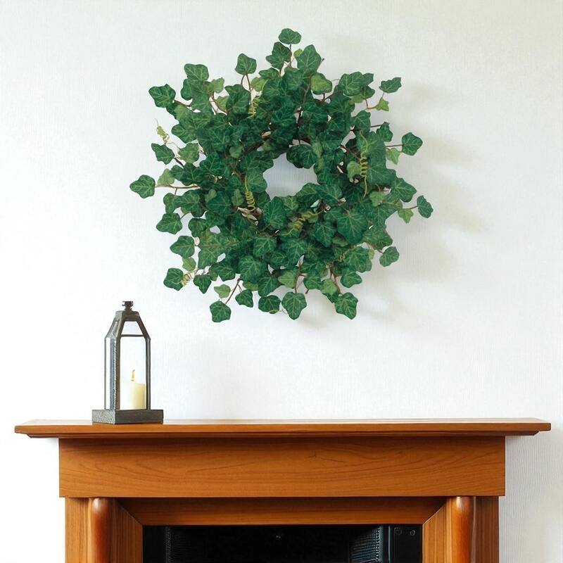 HomeRoots 18" Green Ivy Artificial Wreath - Green - 18.45 in. x 18.45 in. x 3.30 in.