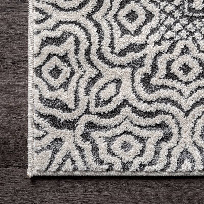 Nuloom Light Grey Aztec Print Area Rug