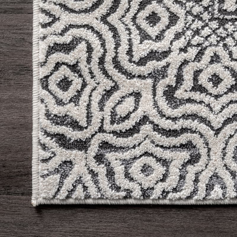 Nuloom Light Grey Aztec Print Area Rug