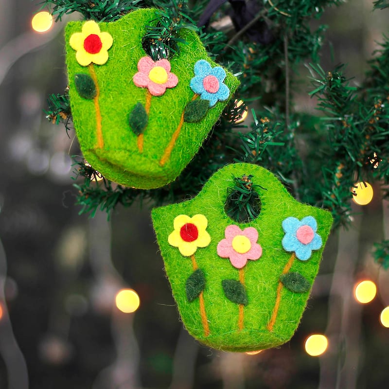 Novica Handmade Blooming Treasures Wool Felt Baskets (Pair)