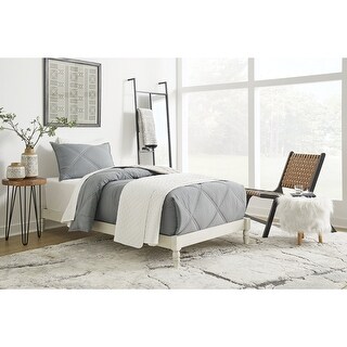 Tannally White Platform Bed