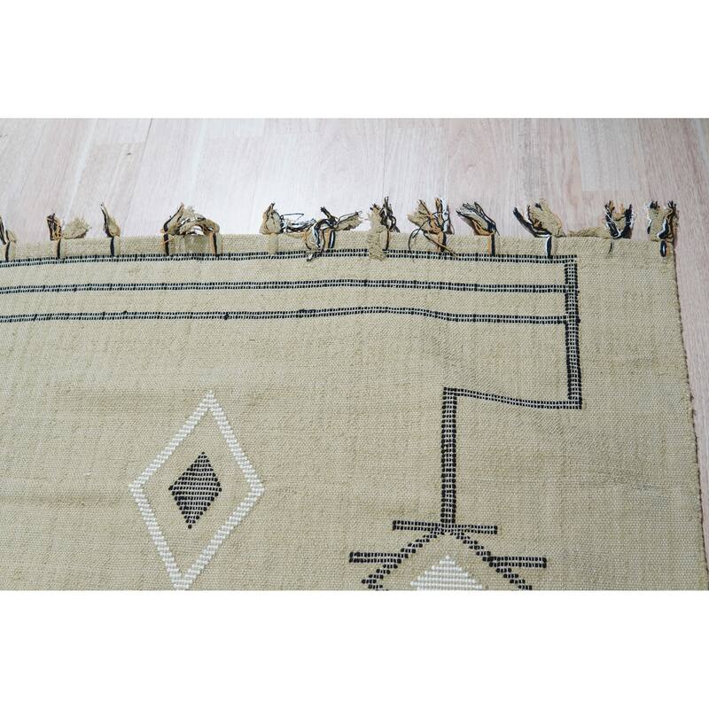 Hand-Knotted Wool Flat Weave Rug, Beige, Elegant and Durable Area Rug for Adding Warmth and Style to Your Living Room