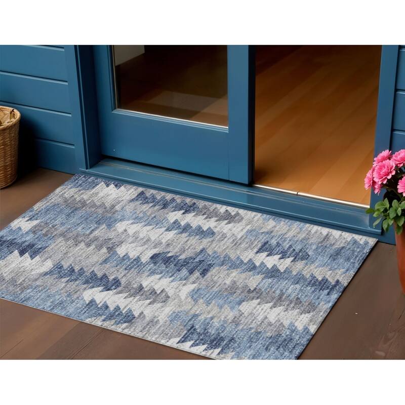 HomeRoots Geometric Transitional Rectangle Outdoor Rug - 3' x 5'