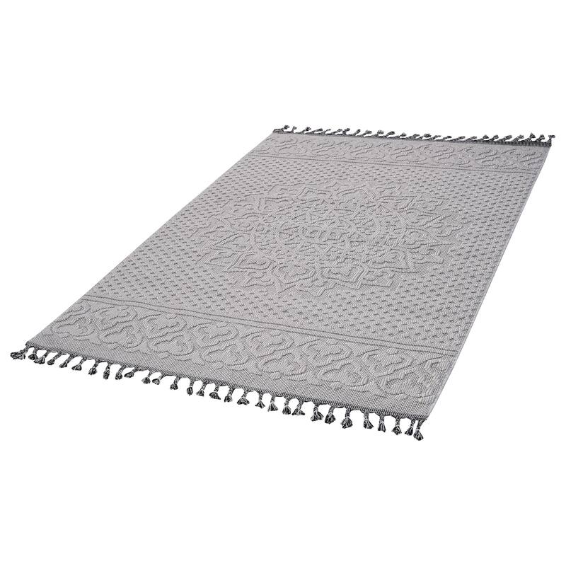 Guros Collection White / Ivory / Medallion Indoor / Outdoor Non-Shedding Area Rug