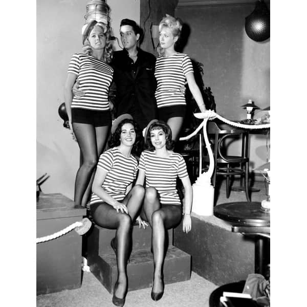 Shop Elvis Presley With Women In Costume Photo Print Overstock