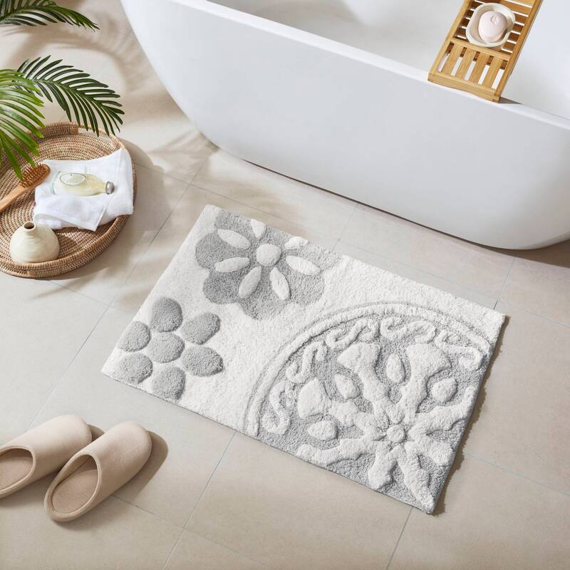 1 Piece 20x30" Medallion Cotton Tufted Bath Rug - Grey+White