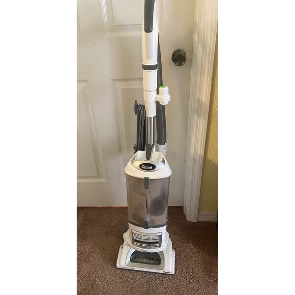 Shark Navigator Lift-Away Professional 