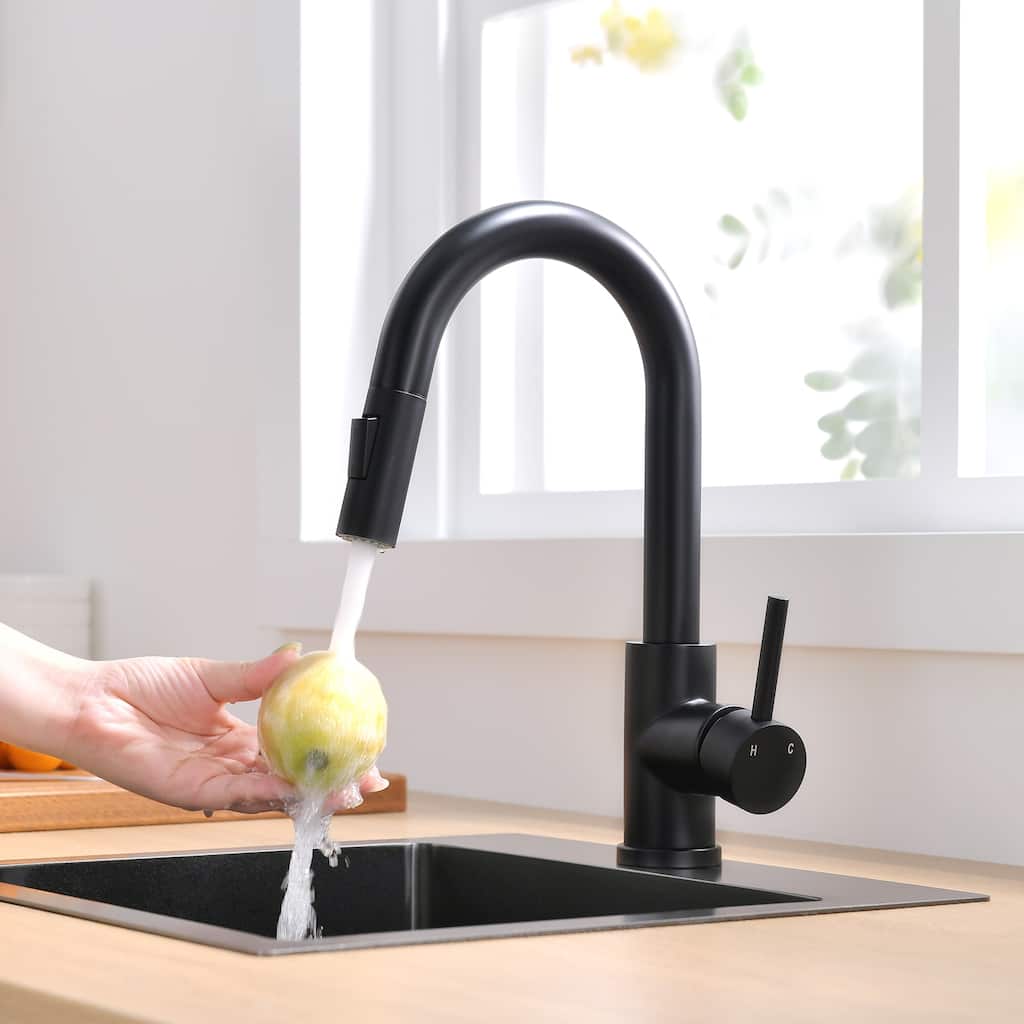 Single Handle Stainless Pull-out Kitchen Faucet with Multifunctional Outlet Water Effect