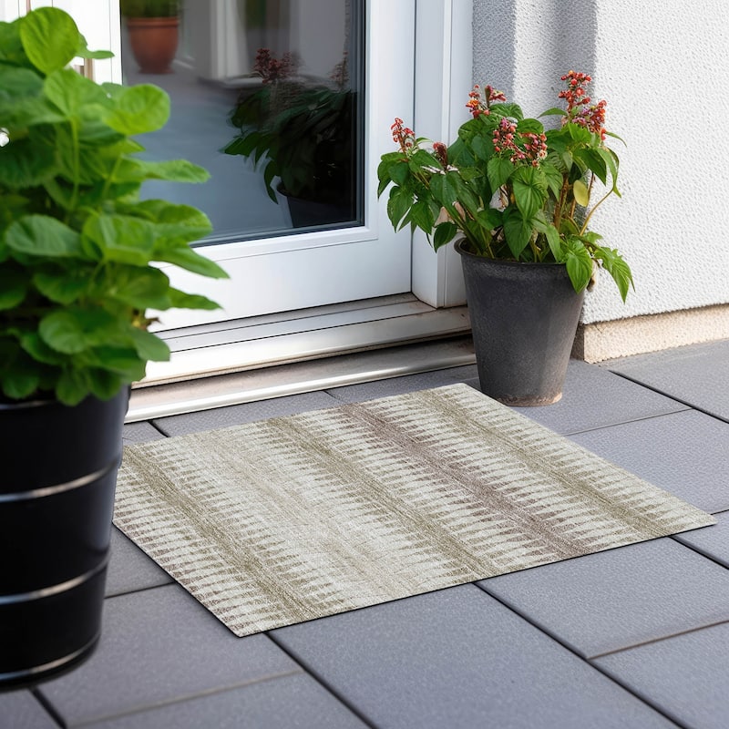 Machine Washable Indoor/ Outdoor Chantille Contemporary Geo Rug - Taupe - 1'8" x 2'6"