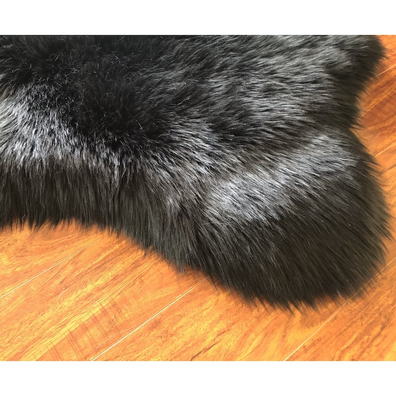 Highland Select Natural Long Wool Sheepskin 1-1/2 Pelt Shag Rug - 2' x 4'