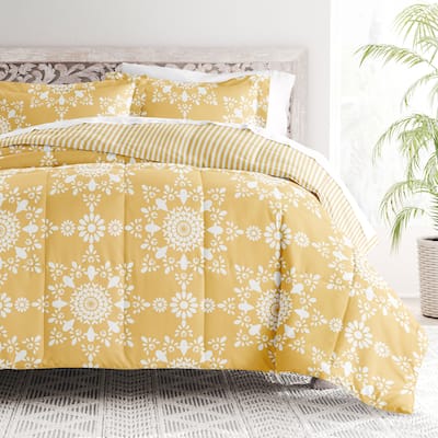 Becky Cameron Daisy Medallion Reversible Down-Alternative Comforter Set