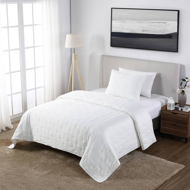 Anne Klein Torringford Quilt Set, Lightweight Bedspread Summer Quilt for All Season - White - Twin - 2 Piece