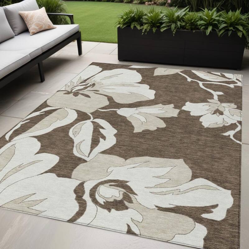HomeRoots Floral Transitional Rectangle Outdoor Rug - 5' X 8'