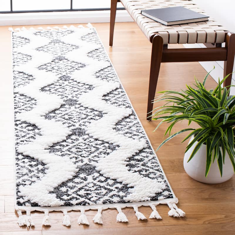 SAFAVIEH Moroccan Tassel Shag Berneice Boho Tribal 2-inch Thick - 2' 3" x 6' - Dark Grey/Ivory