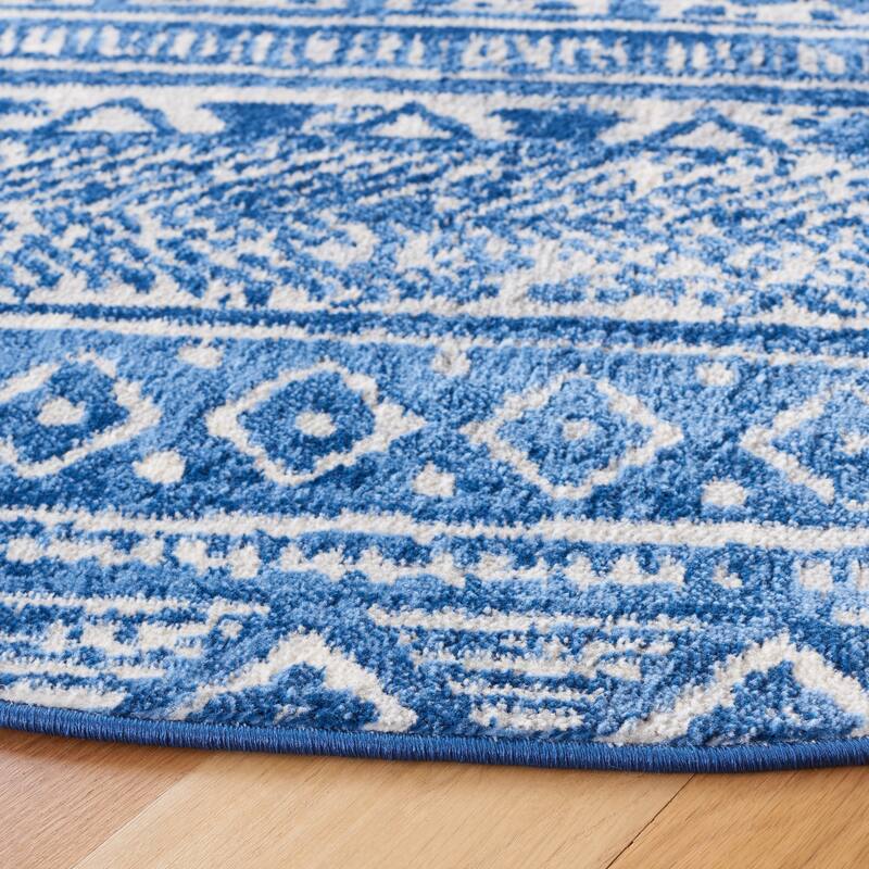 SAFAVIEH Brentwood Hwang Traditional Rug