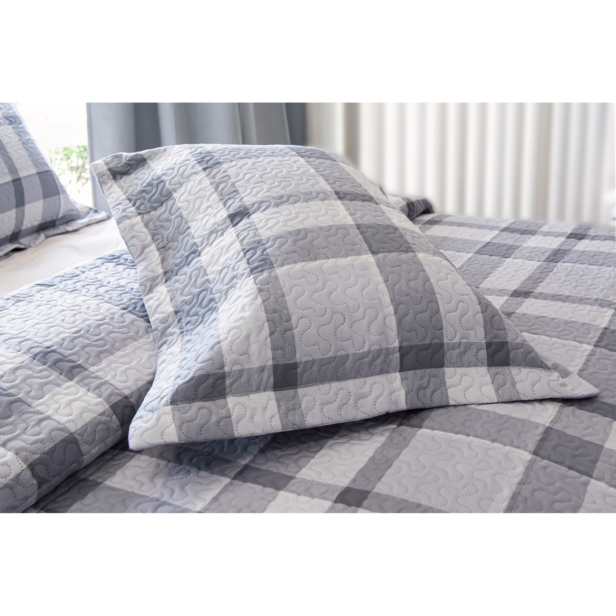 Tesco throws sales and bedspreads