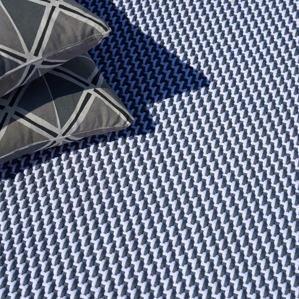 EXQUISITE RUGS Harbor Indoor/Outdoor Handwoven Polypropylene White/Grey Area Rug.