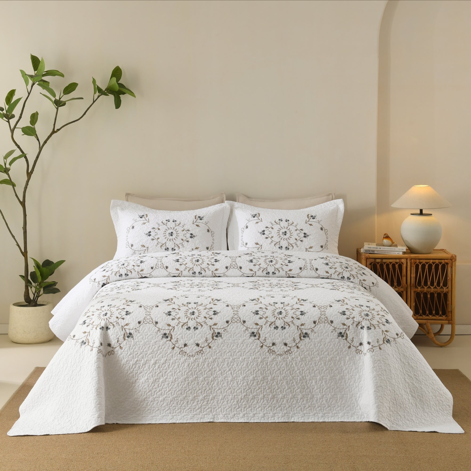 MarCielo Cotton White Gray Floral Quilt Bedspread Set