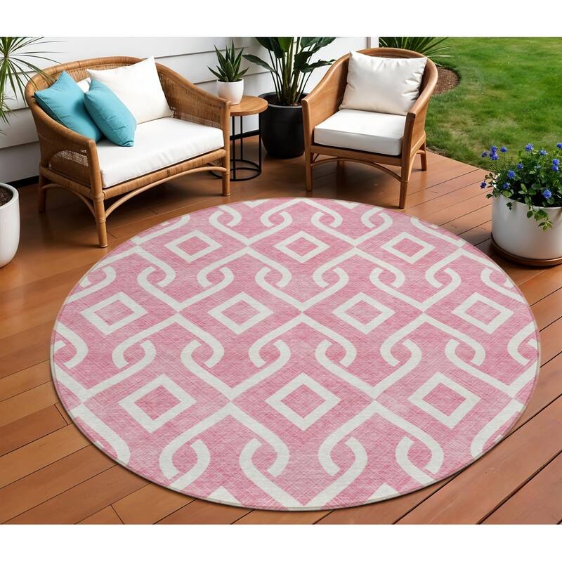 HomeRoots Geometric Transitional Rectangle Outdoor Rug - 8' Round