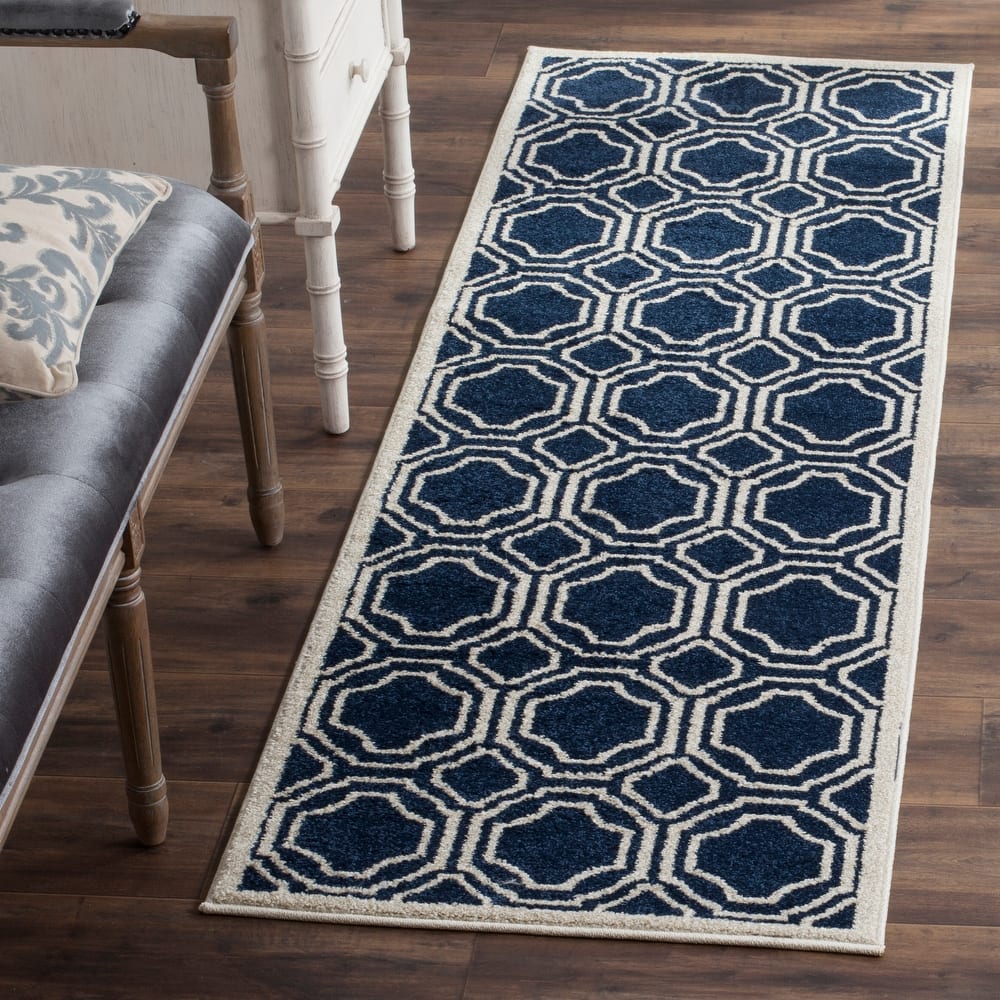SAFAVIEH Amherst Aleksei Modern Rug