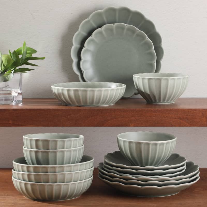 Gibson Elite Malibu Shore 16 Piece Scallop Stoneware Reactive Glaze (Service for 4) Ceramic Plates and Bowls Dinnerware Set