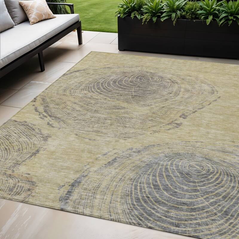 HomeRoots Abstract Transitional Rectangle Outdoor Rug - 5' X 8'