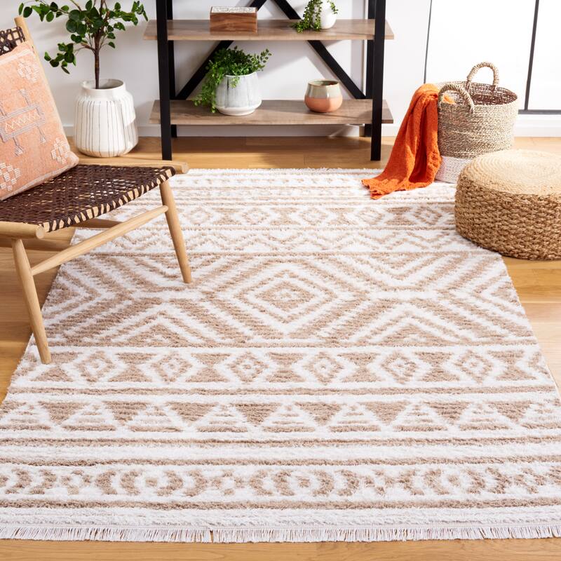 SAFAVIEH Augustine Sumiko Rustic Moroccan Fringe Rug - 4' x 6' - Beige/Ivory