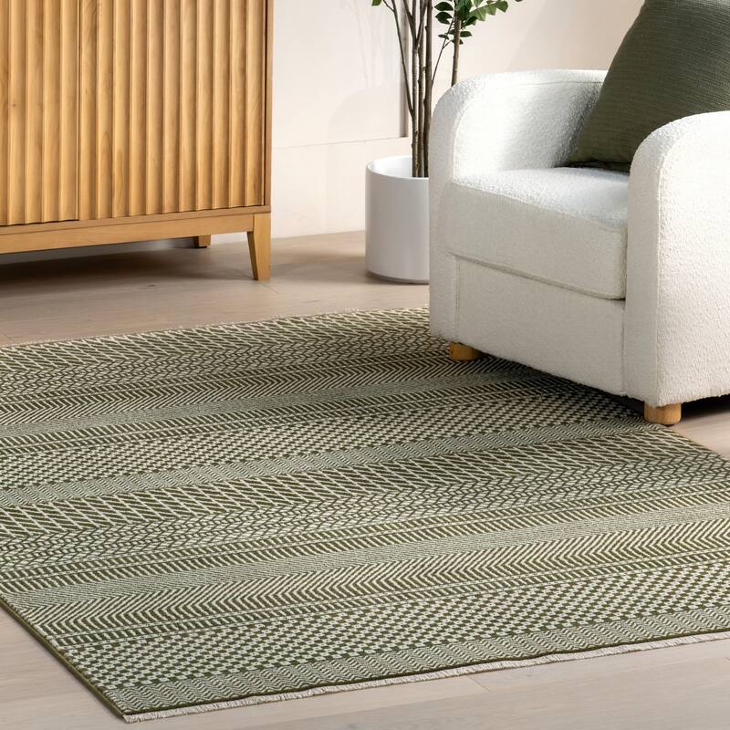 Nuloom Lavender Geometric Fringe Area Rug