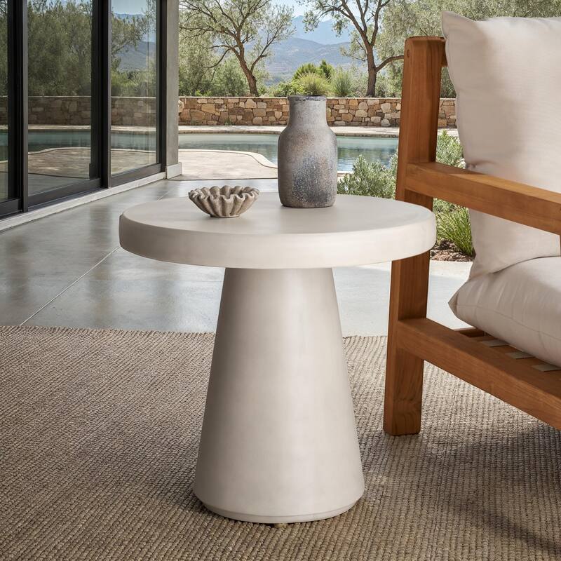 SAFAVIEH Couture Hayleen Round Concrete Accent Table - 24"W x 24"D x 22"H