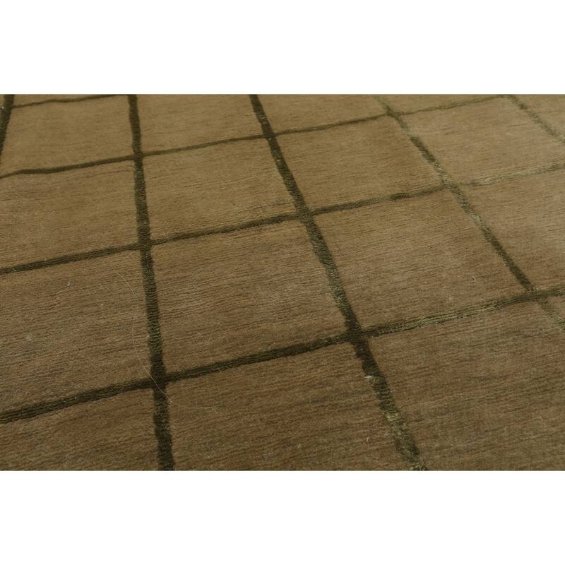 4'1''x5'8'' Hand Knotted Tibetan Transitional Wool & Silk Moss Rug - 4' 1'' x 5' 8''