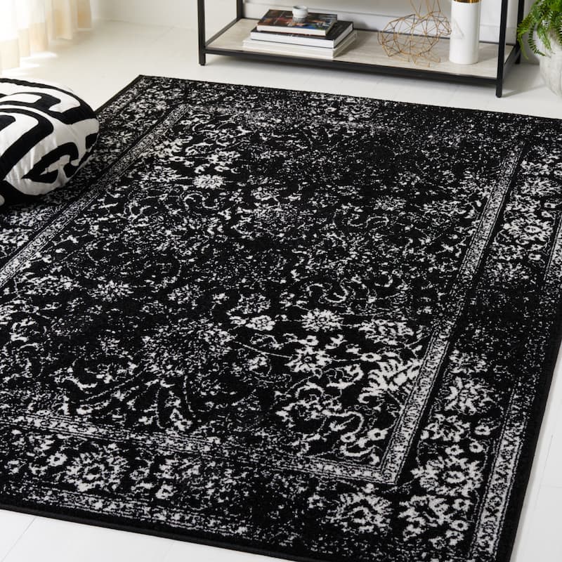 SAFAVIEH Adirondack Dakota Rustic Shabby Chic Distressed Rug - 6' x 9' - Black/Ivory - Rectangle