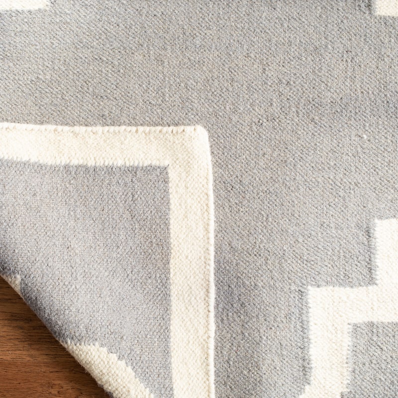 SAFAVIEH Handmade Flatweave Dhurries Jinan Modern Moroccan Wool Rug