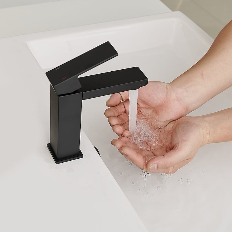 Single Hole Single-Handle Bathroom Faucet