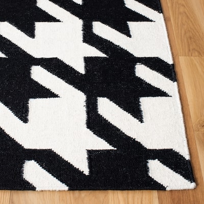 SAFAVIEH Hand-woven Moroccan Miladinka Reversible Dhurrie Hounds Tooth Reversible Dhurrie